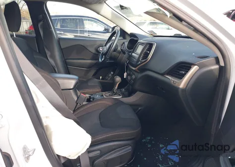 2016 Jeep Cherokee Latitude z USA, uszkodzony, nr VIN 1C4PJMCS4GW205974